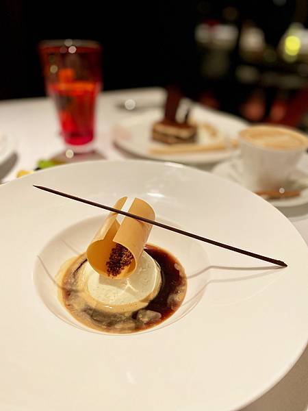 入住景觀客房看101、在泳池畔快樂野餐、吃義大利浪漫料理,情 台北旅遊 台北住宿 台北美食 台北香格里拉 馬可波羅 情人節 甜點