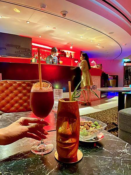 入住景觀客房看101、在泳池畔快樂野餐、吃義大利浪漫料理,情 台北旅遊 台北住宿 台北美食 台北香格里拉 馬可波羅 情人節 調酒