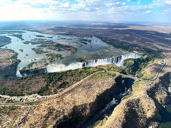 [東非獵遊 VS 維多利亞瀑布] 辛巴威~ 直升機俯瞰維多利