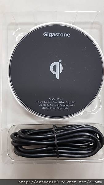 擺脫雜亂的線材吧！ Gigastone GA-9600 9V/10W 急速無線充電盤