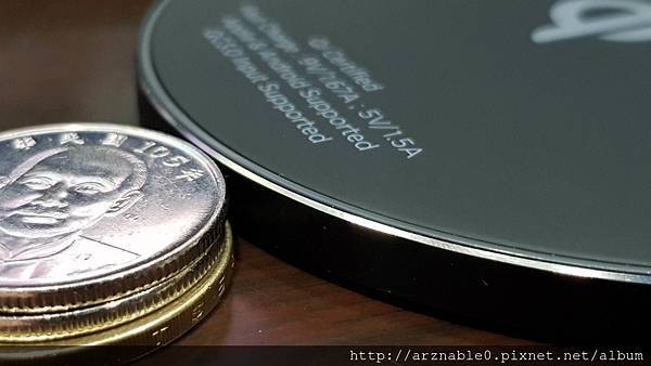 擺脫雜亂的線材吧！ Gigastone GA-9600 9V/10W 急速無線充電盤