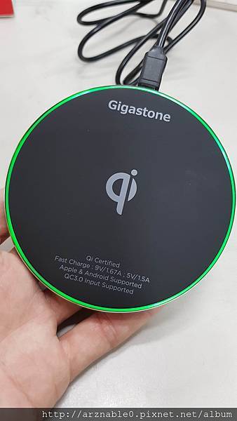 擺脫雜亂的線材吧！ Gigastone GA-9600 9V/10W 急速無線充電盤