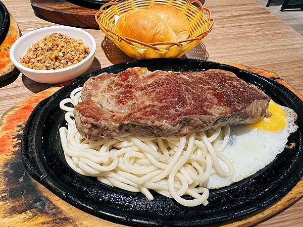 【新北】平價高cp值台式牛排大口吃｜飲料暢飲｜提供冰淇淋、玉