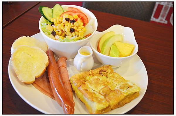 咖啡家Coffee+〈彰化辭修店〉//早午餐//下午茶 咖啡家Coffee+〈彰化辭修店〉//早午餐//下午茶