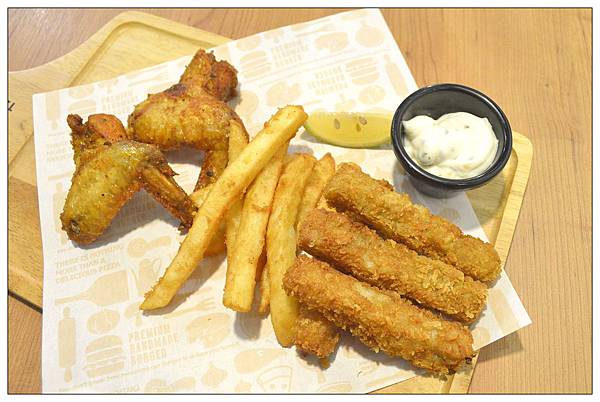 TINO'S PIZZA CAFE 堤諾比薩~台中大墩店 TINO'S PIZZA CAFE 堤諾比薩~台中大墩店