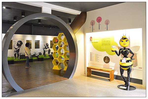 宜蘭員山景點‧餐廳))養蜂人家‧蜂采館_蜜香烤蛋糕_蜂巢鮮奶霜淇淋 宜蘭員山景點‧餐廳))養蜂人家‧蜂采館_蜜香烤蛋糕_蜂巢鮮奶霜淇淋