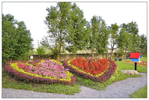 宜蘭員山景點‧餐廳))養蜂人家‧蜂采館_蜜香烤蛋糕_蜂巢鮮奶霜淇淋 宜蘭員山景點‧餐廳))養蜂人家‧蜂采館_蜜香烤蛋糕_蜂巢鮮奶霜淇淋