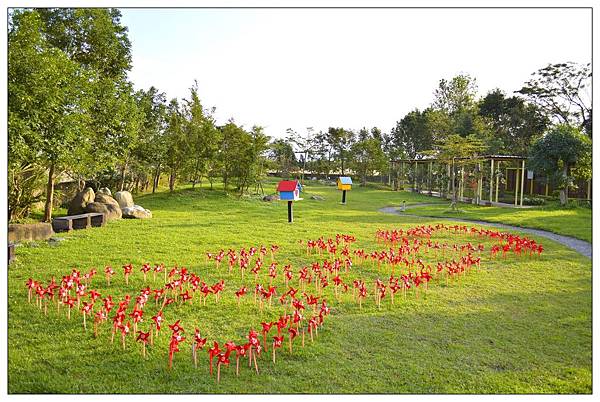 宜蘭員山景點‧餐廳))養蜂人家‧蜂采館_蜜香烤蛋糕_蜂巢鮮奶霜淇淋 宜蘭員山景點‧餐廳))養蜂人家‧蜂采館_蜜香烤蛋糕_蜂巢鮮奶霜淇淋