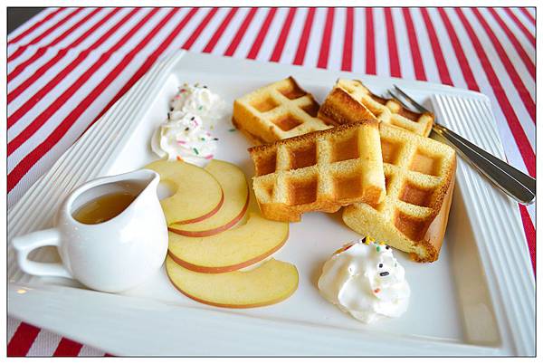 宜蘭員山景點‧餐廳))養蜂人家‧蜂采館_蜜香烤蛋糕_蜂巢鮮奶霜淇淋 宜蘭員山景點‧餐廳))養蜂人家‧蜂采館_蜜香烤蛋糕_蜂巢鮮奶霜淇淋