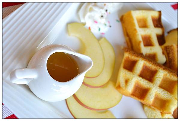 宜蘭員山景點‧餐廳))養蜂人家‧蜂采館_蜜香烤蛋糕_蜂巢鮮奶霜淇淋 宜蘭員山景點‧餐廳))養蜂人家‧蜂采館_蜜香烤蛋糕_蜂巢鮮奶霜淇淋