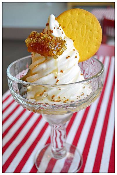 宜蘭員山景點‧餐廳))養蜂人家‧蜂采館_蜜香烤蛋糕_蜂巢鮮奶霜淇淋 宜蘭員山景點‧餐廳))養蜂人家‧蜂采館_蜜香烤蛋糕_蜂巢鮮奶霜淇淋