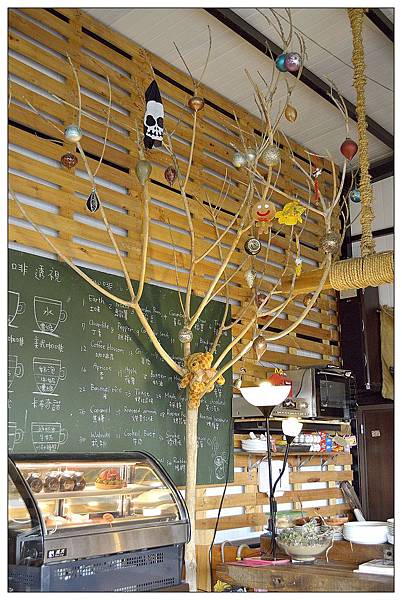 嘉義民雄鄉咖啡店))魚罐頭咖啡館_甜點、咖啡、古早味肉粽