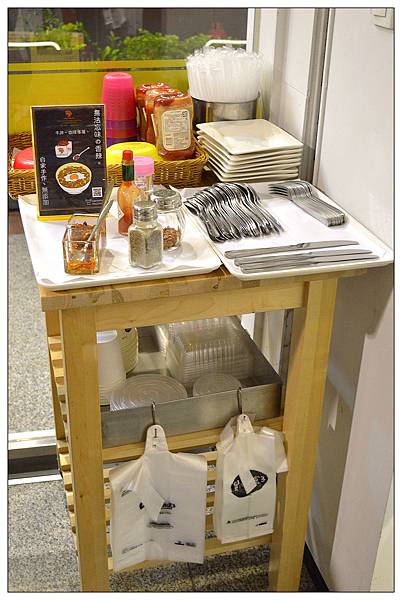 台中西區平價餐廳))凱撒盒子CAESARBOX_台中美食 台中西區平價餐廳))凱撒盒子CAESARBOX_台中美食