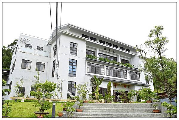 新竹香山區餐廳))古今車用中景觀餐廳_素食_古董老爺車展覽 新竹香山區餐廳))古今車用中景觀餐廳_素食_古董老爺車展覽