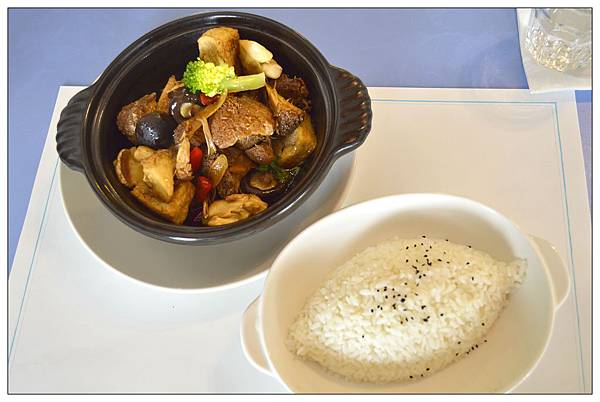 新竹香山區餐廳))古今車用中景觀餐廳_素食_古董老爺車展覽 新竹香山區餐廳))古今車用中景觀餐廳_素食_古董老爺車展覽