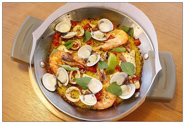 新竹竹北比薩店))Tino's Pizza Cafe 堤諾比薩-竹北文田店 新竹竹北比薩店))Tino's Pizza Cafe 堤諾比薩-竹北文田店