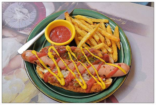 台中市西區美式餐廳))Hot Shock 哈燒庫美式休閒餐廳 /夏季來杯啤酒消暑又暢快 /團體聚餐歡樂好選擇 台中市西區美式餐廳))Hot Shock 哈燒庫美式休閒餐廳 /夏季來杯啤酒消暑又暢快 /團體聚餐歡樂好選擇