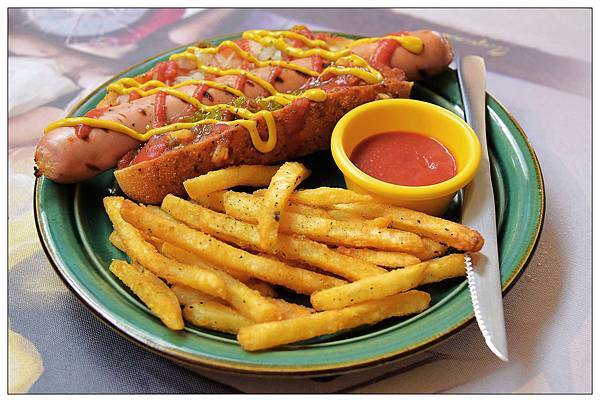 台中市西區美式餐廳))Hot Shock 哈燒庫美式休閒餐廳 /夏季來杯啤酒消暑又暢快 /團體聚餐歡樂好選擇 台中市西區美式餐廳))Hot Shock 哈燒庫美式休閒餐廳 /夏季來杯啤酒消暑又暢快 /團體聚餐歡樂好選擇