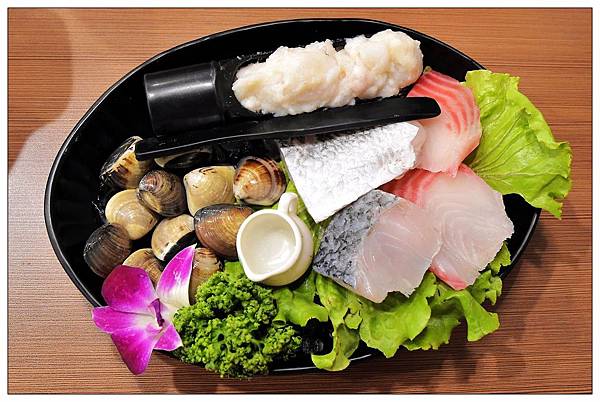 台中西屯區火鍋店 天物成鍋火鍋專賣 近逢甲商圈 食材新鮮 湯頭讚 麻辣鴨血滷的入味 軟嫩好吃 台灣美食專區