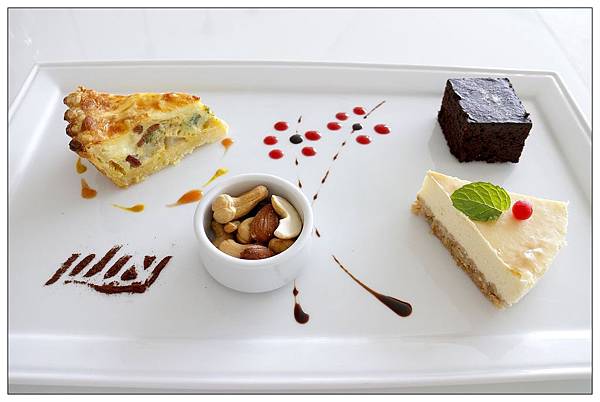 [宜蘭頭城下午茶] PLAY & 木房子caf'e /王仁甫與季芹的PLAY Hotel民宿內 /頭城外澳