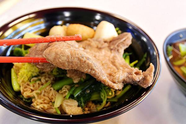 [台中麻辣滷味] 淬麻香健康食-健行店 |帶有湯頭的滷味 |原料皆有經過SGS認證 |平價又健康 |還可透過點餐APP，方便又省時