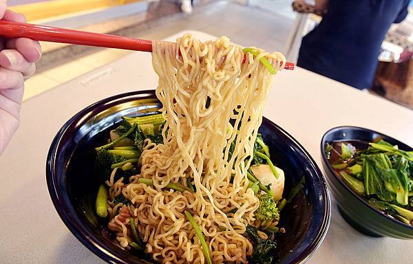 [台中麻辣滷味] 淬麻香健康食-健行店 |帶有湯頭的滷味 |原料皆有經過SGS認證 |平價又健康 |還可透過點餐APP，方便又省時