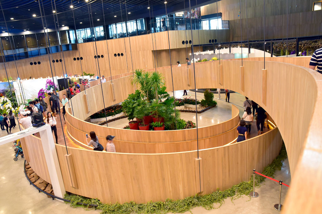 台中花博 后里馬場園區 花舞館 音樂花鐘 花舞香坡 馬術競技場 故宮花蝶館 小玉兒 趴趴走 痞客邦