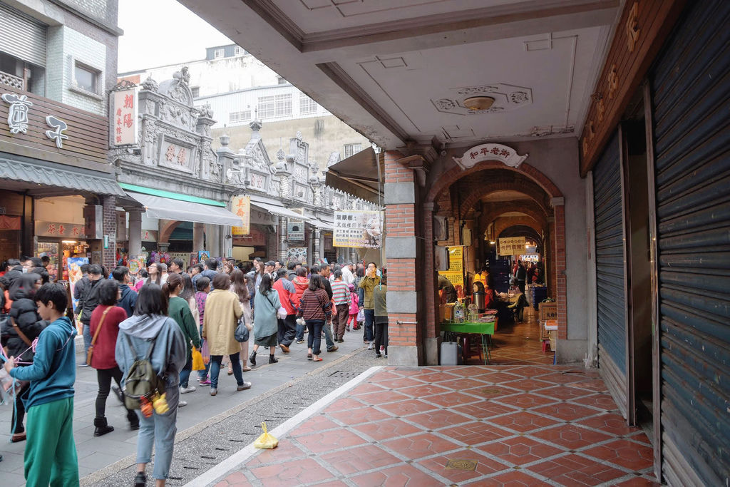 桃園景點 大溪老街 和平老街 里長嬤碗粿 爆米香霜淇淋 廖心蘭豆干 阿嬤小吃店 小玉兒 趴趴走 痞客邦