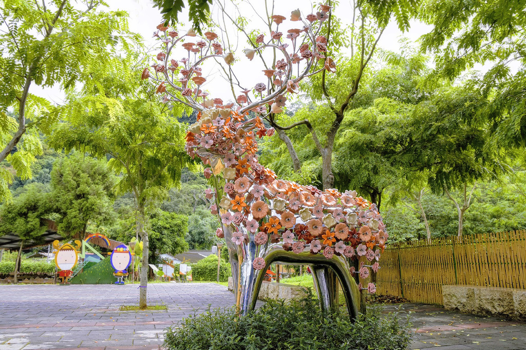 阿里山逐鹿部落 梅花鹿生態園區 嘉義景點 台18線觸口遊客中心旁 可近距離餵食梅花鹿 拍照 逐鹿傳說梅花鹿園 小玉兒 趴趴走 痞客邦 阿里山逐鹿部落 梅花鹿生態園區 嘉義景點 台18線觸口遊客中心旁 可近距離餵食梅花鹿 拍照 逐鹿傳說梅花鹿園 小玉兒 趴趴走 痞客邦
