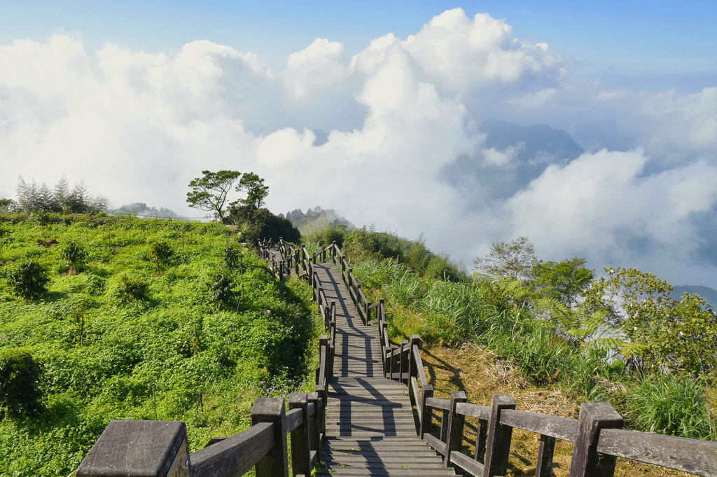 嘉義景點 二延平步道 茶園步道 巨石駁坎 雲海美景 阿里山台18線公路景點 隙頂觀景台 小玉兒 趴趴走 痞客邦
