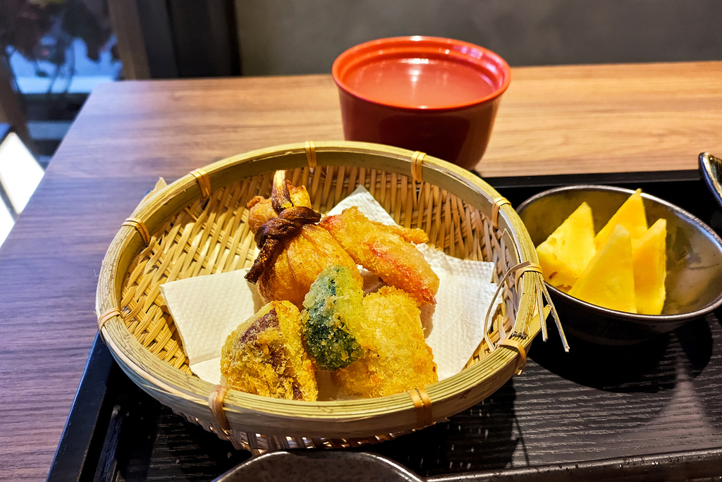 00_172354 (1).jpg 00_172354 (1).jpg