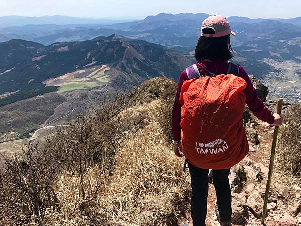 18九州 由布岳登山 行程與交通 1等三角點的展望 一日來回親近大分縣聖山 最高的視野看由布與鶴見 一起去遠足 痞客邦 18九州 由布岳登山 行程與交通 1等三角點的展望 一日來回親近大分縣聖山 最高的視野看由布與鶴見 一起去遠足 痞客邦