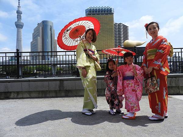 中国からのお客さまです。お子さまと記念写真！着物体験ありがとうございます(●^o^●)とても可愛いですね＼(^o^)／