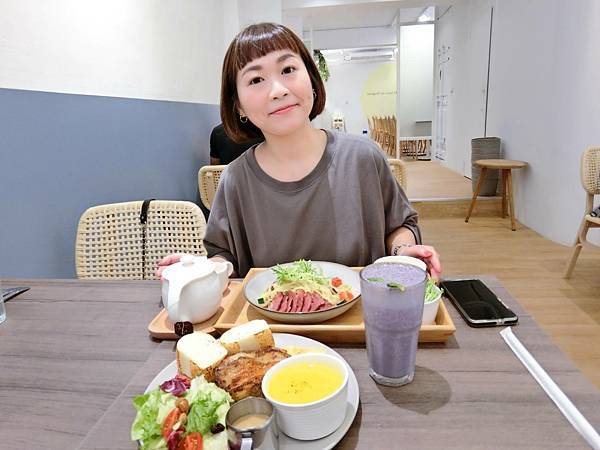 基隆網美咖啡廳｜美有計劃Café．寵物友善餐廳｜韓系質感咖啡