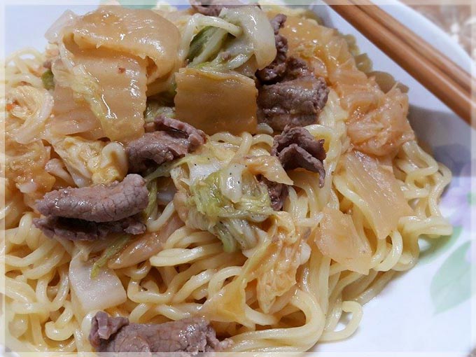 泡菜牛肉炒麵