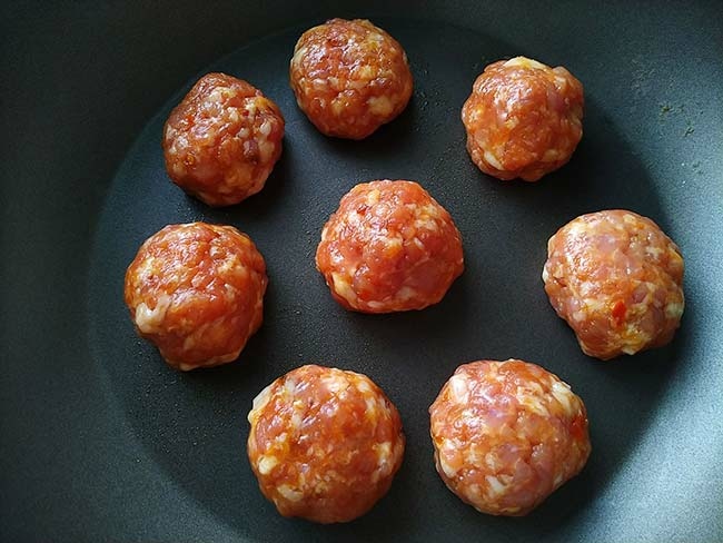 麻辣肉丸燒高麗菜2.jpg 不俗辣辣椒醬與麻辣鍋底醬肉丸