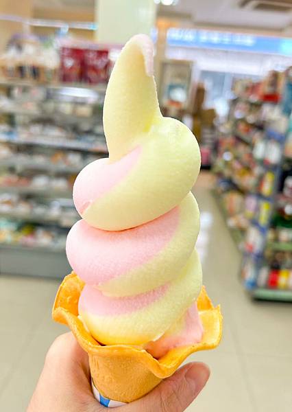 全家霜淇淋-海鹽檸檬+草莓優格