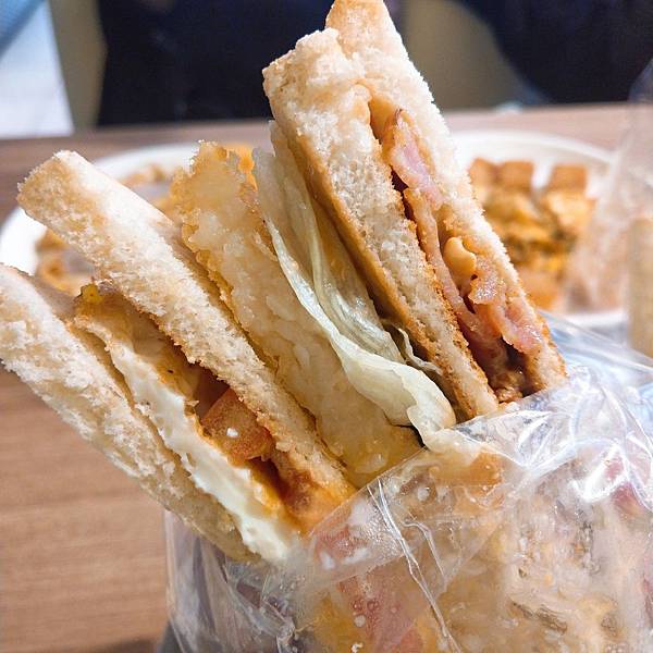 [請益] 中永和好吃的芋頭肉鬆口味的食物