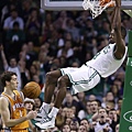 celtics-green-suns-dunk-2013-apjpg-3c0d502d19018f9c.jpg