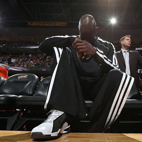 hi-res-186463949-kevin-garnett-of-the-brooklyn-nets-gets-focused-pre_crop_exact.jpg