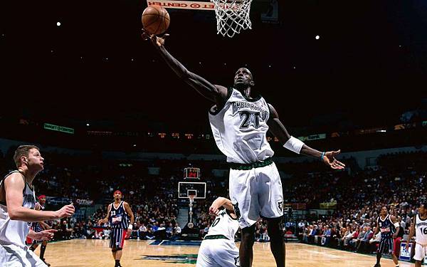 Kevin-Garnett-Basketball.jpg