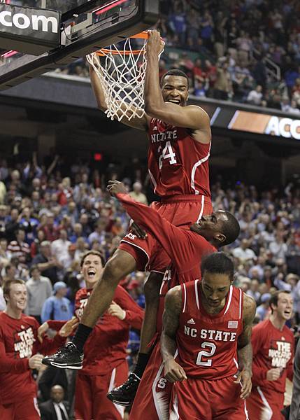 TJ-Warren-hanging-from-the-rim-celebration.jpg