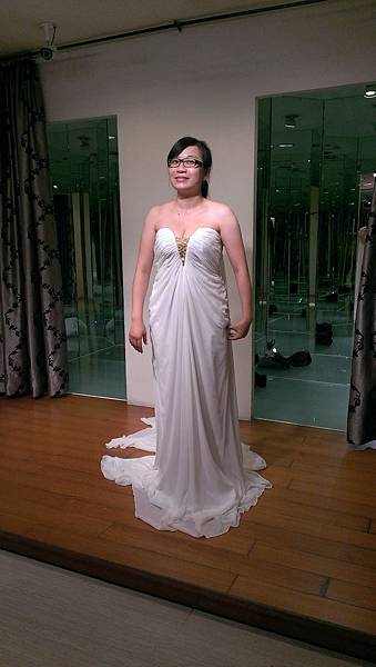 婚 婚紗選擇 Partii 凱譯莎婚紗包套轉全家福 拍照婚紗 禮服試穿 拉拉 丁丁の吃喝玩樂記事簿 痞客邦