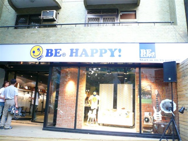 01 - BE HAPPY !.JPG