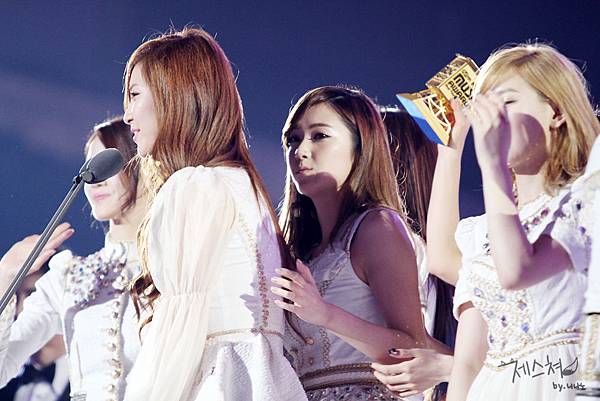 111129 MAMA006.jpg