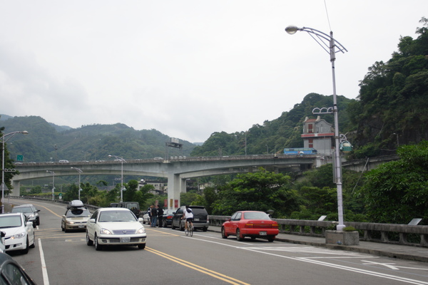 端午假期車潮果然強強滾~七點多就塞車了..放棄雪隧走北宜去