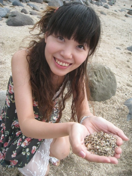 沙裡面很多貝殼