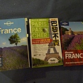 Lonely planet 們各 5歐, Paris pas cher 4歐