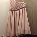 粉色斜肩短洋裝(正面)