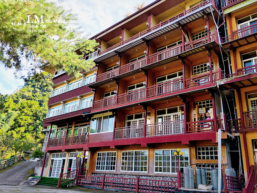 南投溪頭住宿推薦｜金台灣山莊～住進飄渺山嵐間免費品茶、鱒魚兩